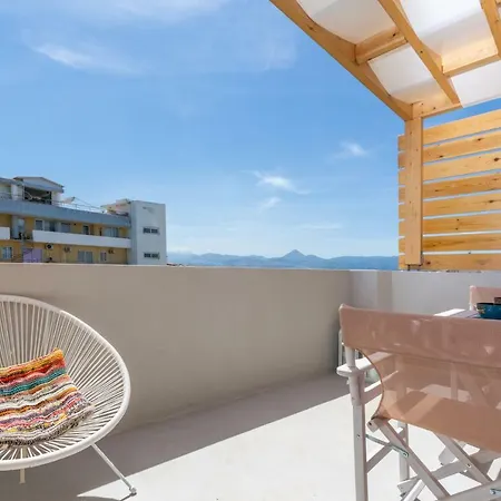 Apartment Chandakos 8 Design Apts